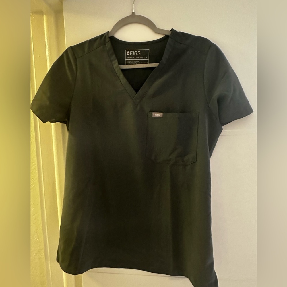 Women’s Figs Dark Green Scrub top